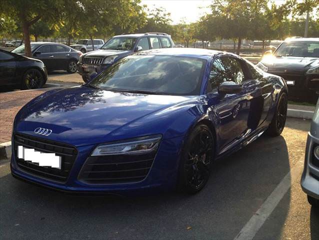 Dubai'de Üniversite Otoparkı