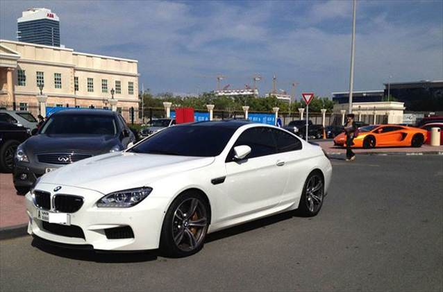 Dubai'de Üniversite Otoparkı