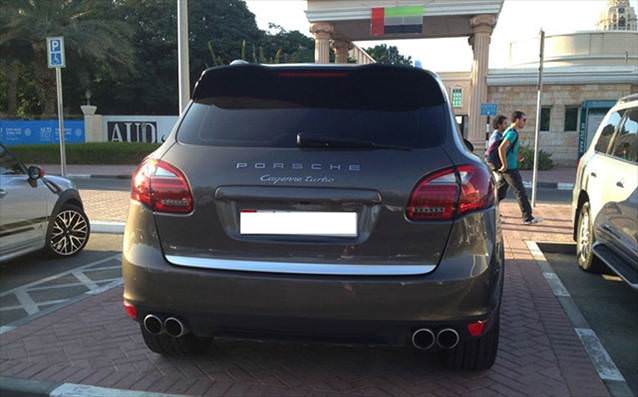 Dubai'de Üniversite Otoparkı