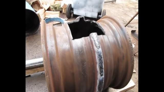 Otomobil jantından mangal yaptı