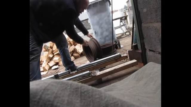 Otomobil jantından mangal yaptı