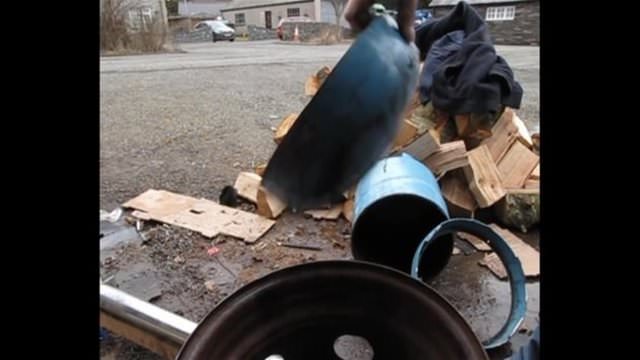 Otomobil jantından mangal yaptı