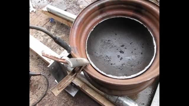 Otomobil jantından mangal yaptı