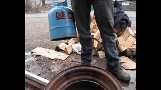 Otomobil jantından mangal yaptı