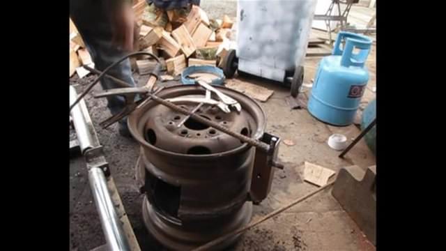 Otomobil jantından mangal yaptı