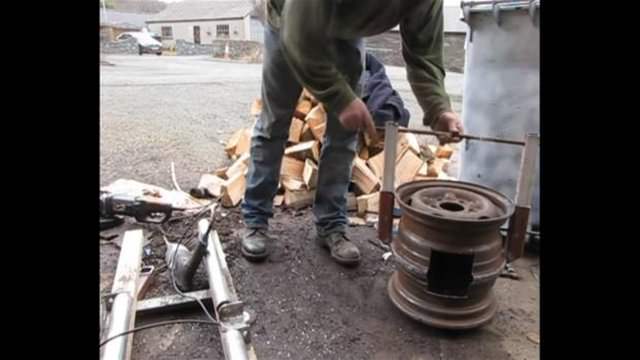 Otomobil jantından mangal yaptı