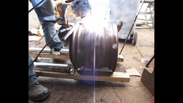 Otomobil jantından mangal yaptı