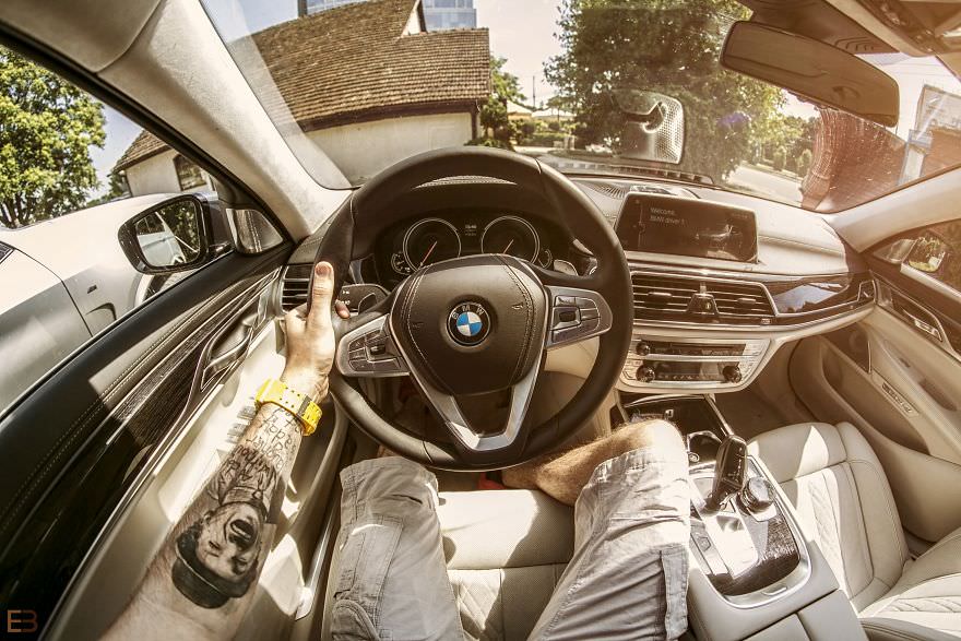 Çılgın fotoğrafçı, kullandığı tüm otomobilleri fotoğrafladı