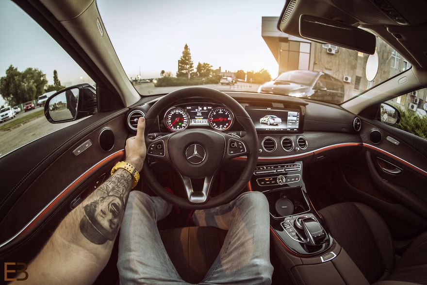 Çılgın fotoğrafçı, kullandığı tüm otomobilleri fotoğrafladı