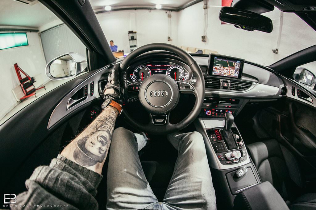 Çılgın fotoğrafçı, kullandığı tüm otomobilleri fotoğrafladı