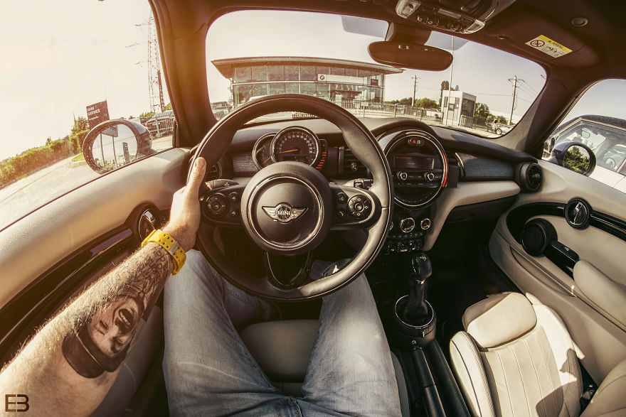 Çılgın fotoğrafçı, kullandığı tüm otomobilleri fotoğrafladı