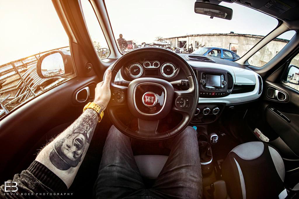 Çılgın fotoğrafçı, kullandığı tüm otomobilleri fotoğrafladı