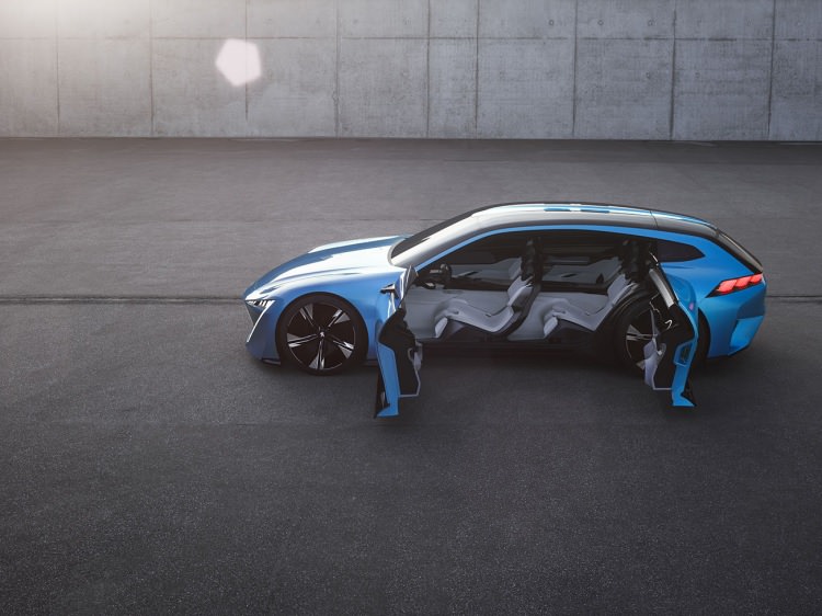 Yepyeni bir konsept: Peugeot Instinct
