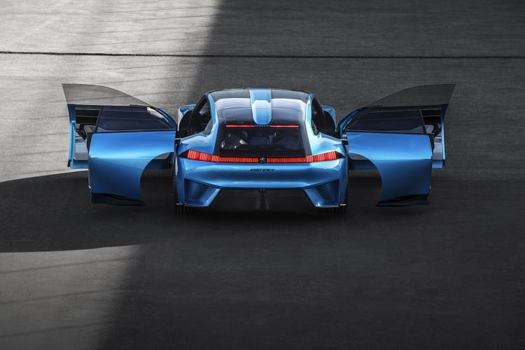 Yepyeni bir konsept: Peugeot Instinct