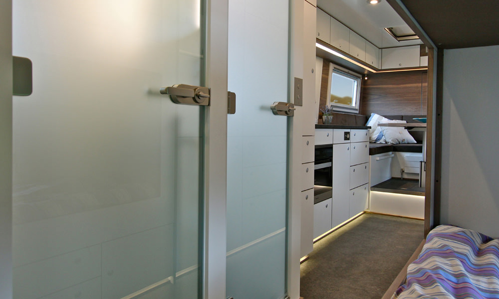 Dışı zırhlı kamyon içi rezidans 