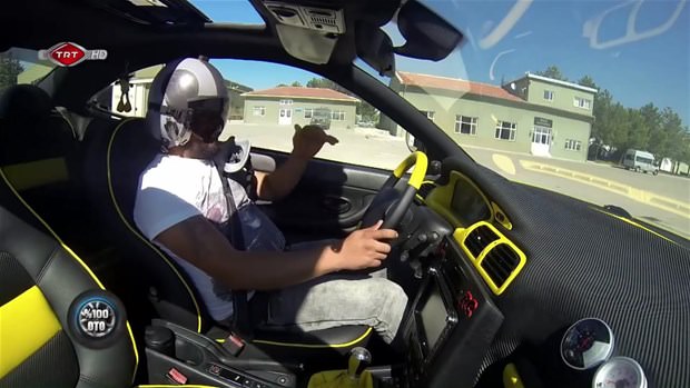 Fransız otomobilini İtalyan’a dönüştürdüler