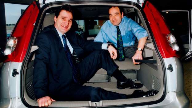 Otomobillere ait en garip reklam fotoğrafları