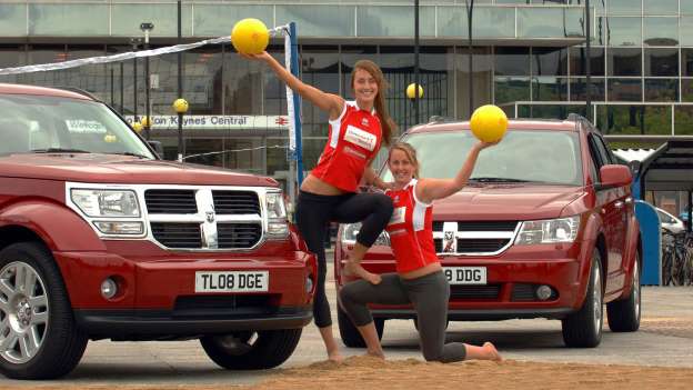 Otomobillere ait en garip reklam fotoğrafları