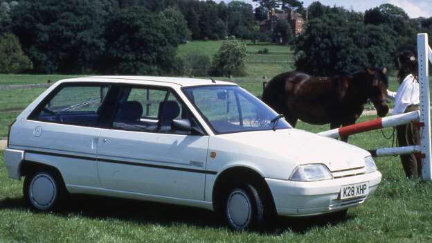 Otomobillere ait en garip reklam fotoğrafları
