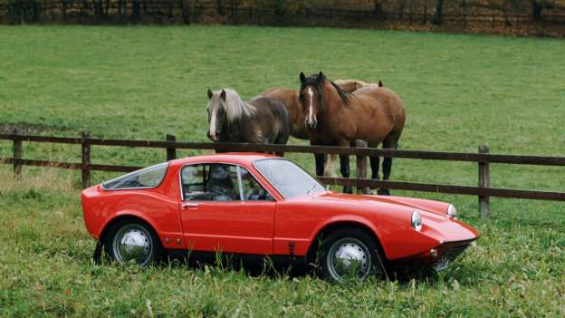 Otomobillere ait en garip reklam fotoğrafları