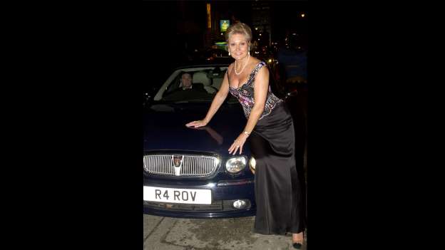 Otomobillere ait en garip reklam fotoğrafları