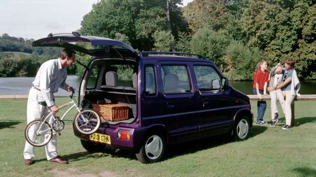 Otomobillere ait en garip reklam fotoğrafları