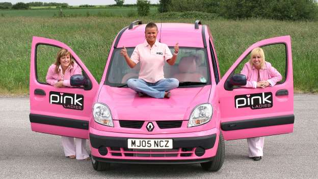 Otomobillere ait en garip reklam fotoğrafları