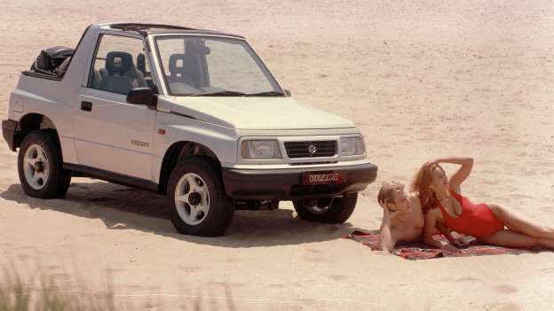 Otomobillere ait en garip reklam fotoğrafları