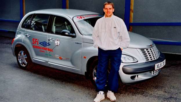 Otomobillere ait en garip reklam fotoğrafları