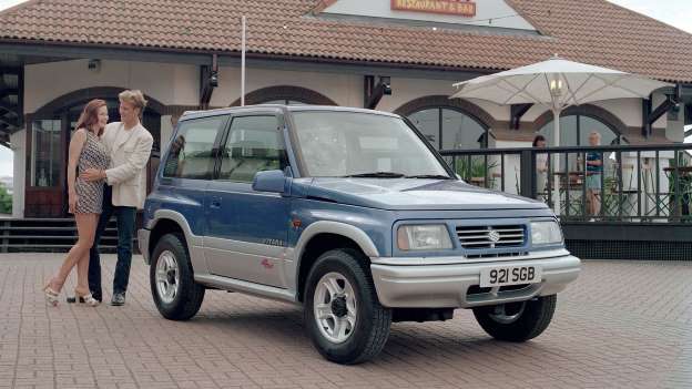 Otomobillere ait en garip reklam fotoğrafları