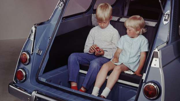 Otomobillere ait en garip reklam fotoğrafları