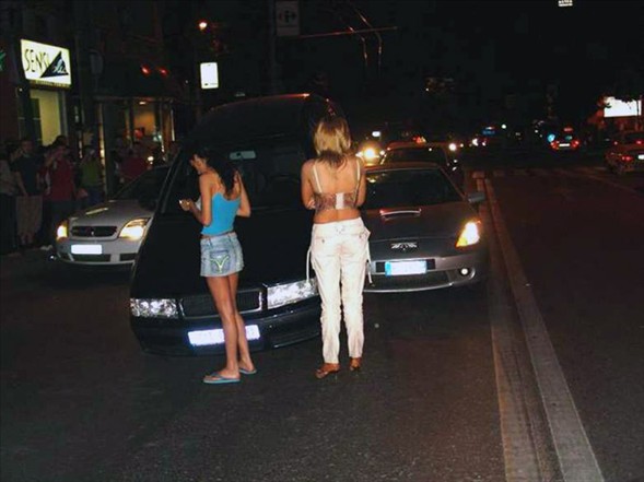 Dikkatsiz kadın sürücüler