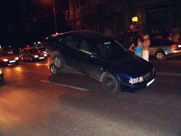 Dikkatsiz kadın sürücüler