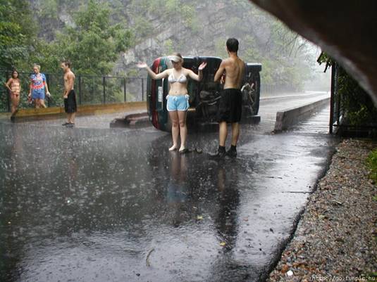 Dikkatsiz kadın sürücüler