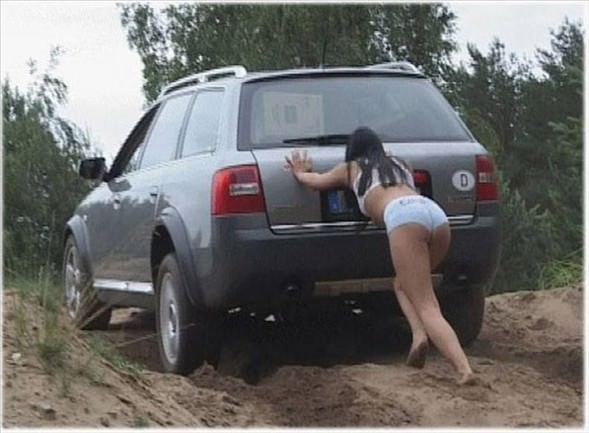 Dikkatsiz kadın sürücüler