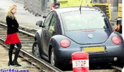 Dikkatsiz kadın sürücüler