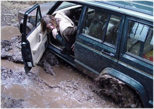 Dikkatsiz kadın sürücüler