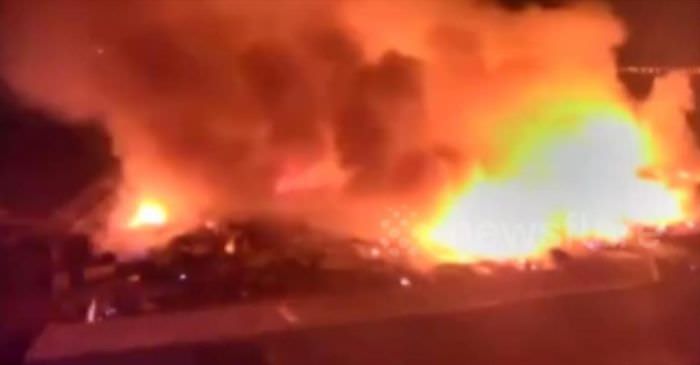 Binlerce otomobil yandı, kül oldu!