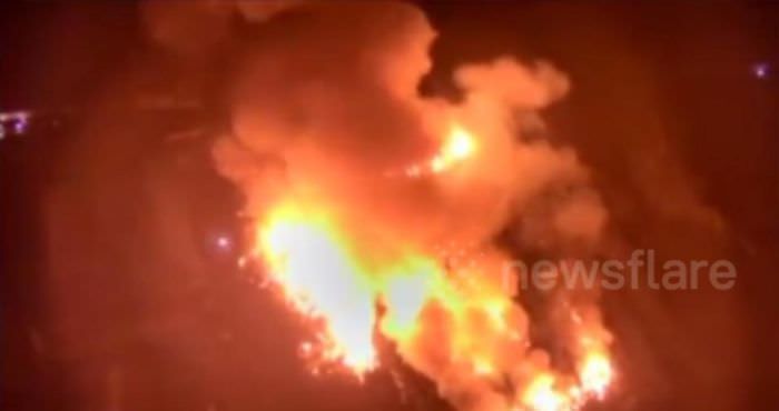 Binlerce otomobil yandı, kül oldu!