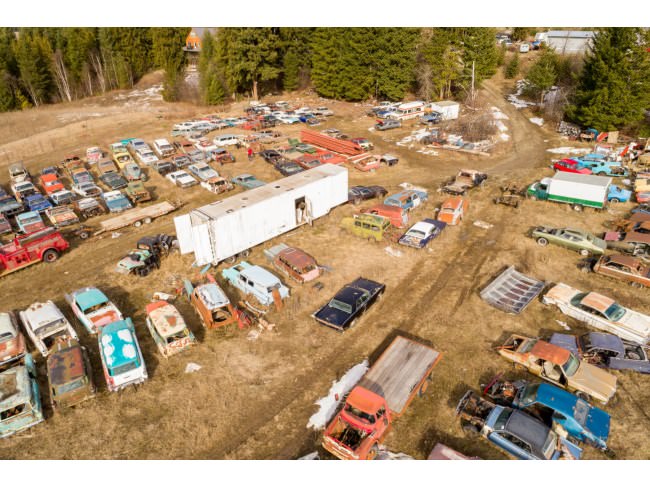 Kanadalı bir iş adamı arazisini 340 otomobiliyle satıyor  