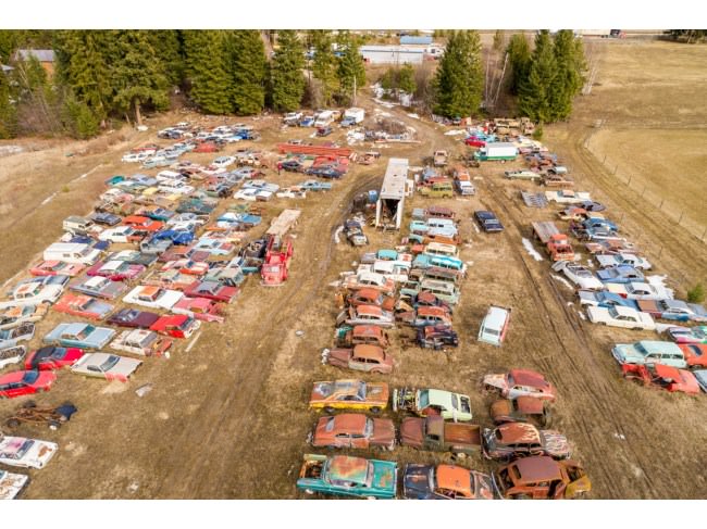 Kanadalı bir iş adamı arazisini 340 otomobiliyle satıyor  