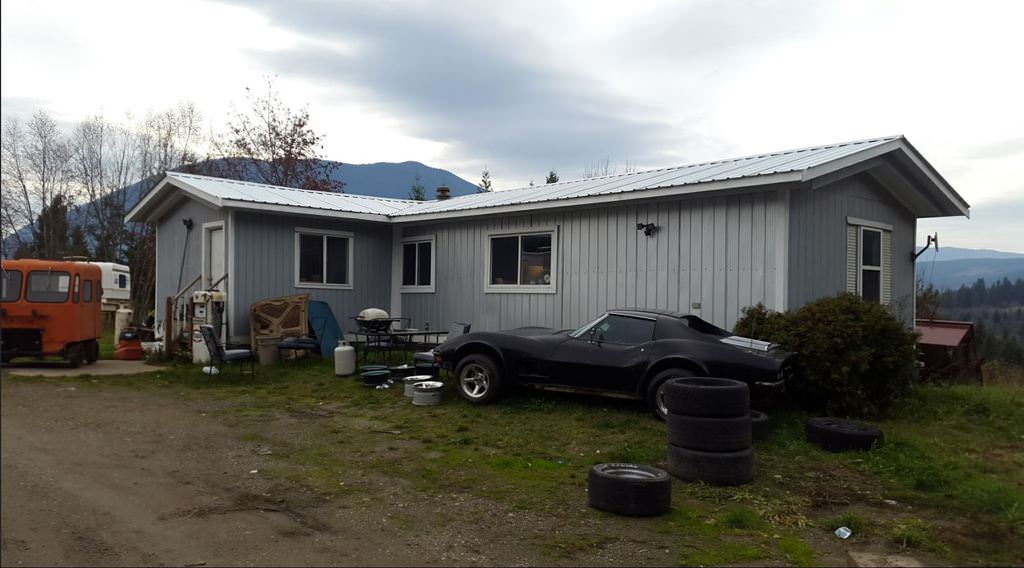 Kanadalı bir iş adamı arazisini 340 otomobiliyle satıyor  