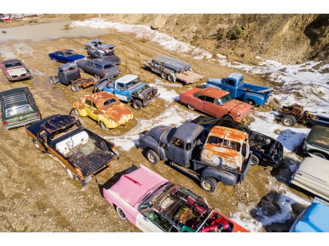 Kanadalı bir iş adamı arazisini 340 otomobiliyle satıyor  