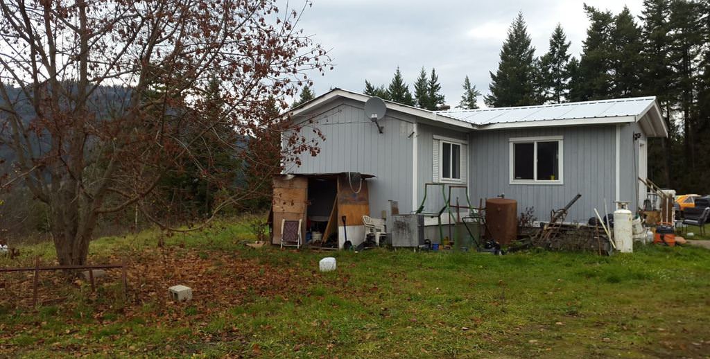 Kanadalı bir iş adamı arazisini 340 otomobiliyle satıyor  