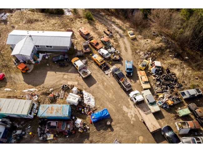 Kanadalı bir iş adamı arazisini 340 otomobiliyle satıyor  