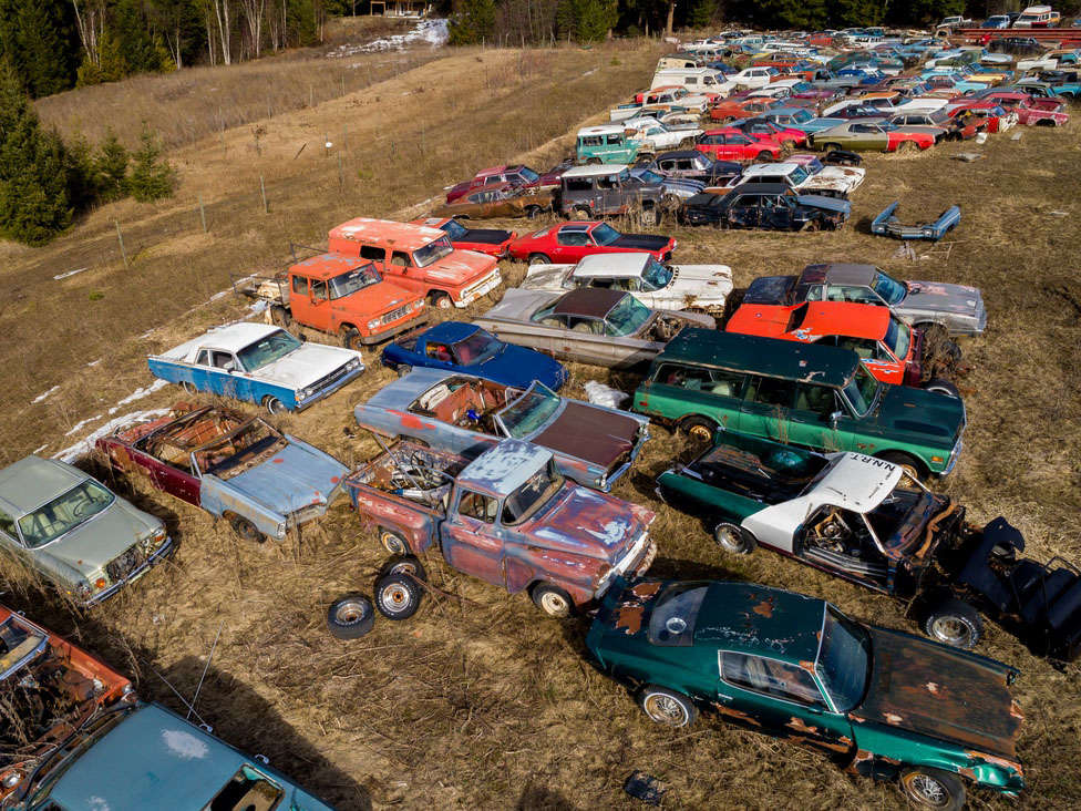 Kanadalı bir iş adamı arazisini 340 otomobiliyle satıyor  