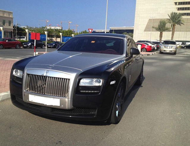 Dubai'de Üniversite Otoparkı