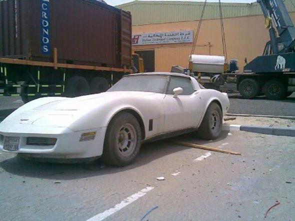 Dubai sokaklarında kaderine terk edilmiş lüks otomobiller