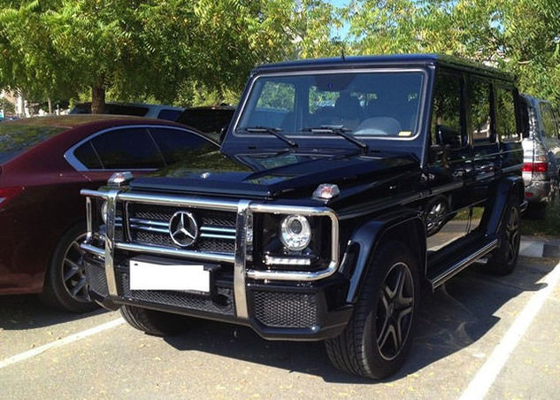 Dubai'de Üniversite Otoparkı 