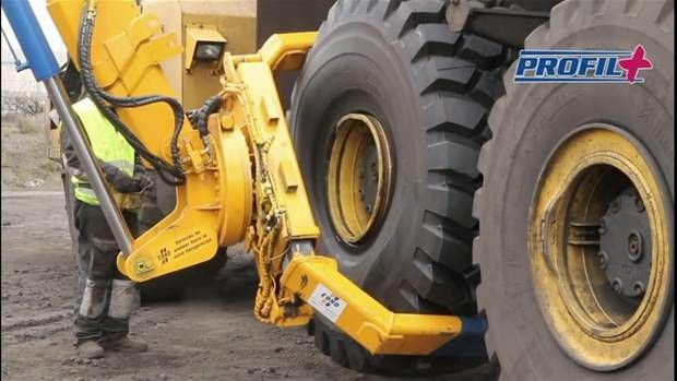 Dev lastiği böyle değiştirdiler